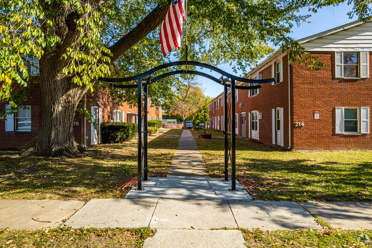 Primary Photo - Eagle's Pine Apartments