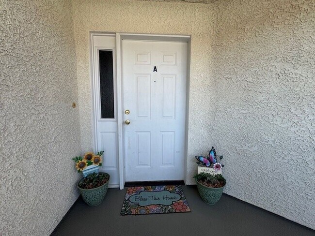 Foto del edificio - 3BR 3BA Townhome-Best view of the River & Laughlin Casino Skyline