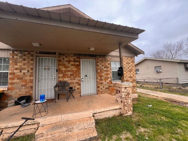 Foto del edificio - 1318 W 13th St