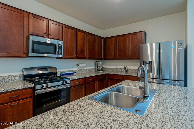 Foto del edificio - 3217 N Pleasant View Ln