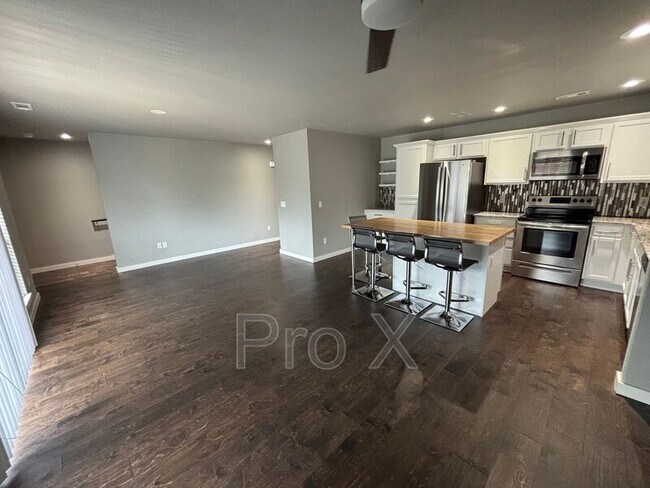 Foto del edificio - 2826 W Blackstone Crossing