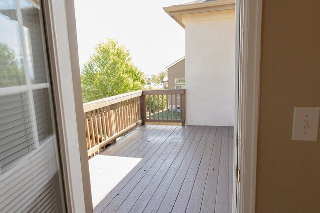 Foto del edificio - 8179 Meadowcrest Dr