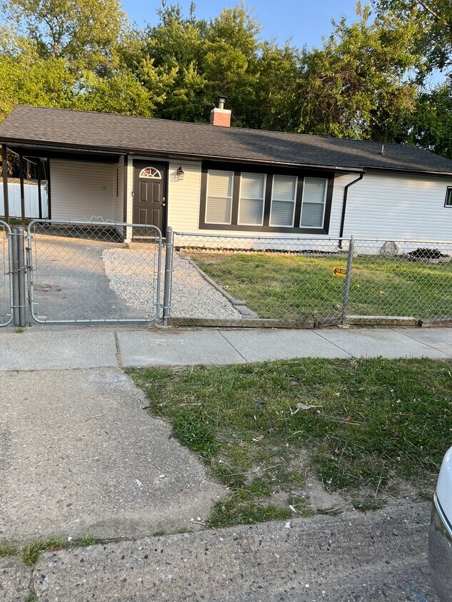 Primary Photo - 156 N Governors Blvd