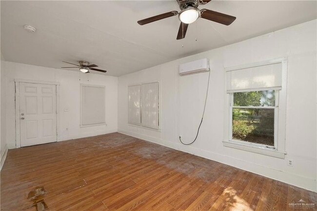 Foto del edificio - 221 W 14th St