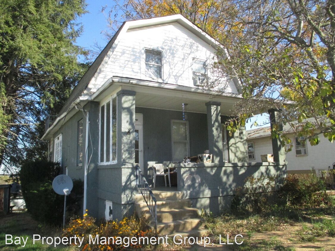 Primary Photo - 2 br, 1.5 bath House - 120 W. Hilltop Road