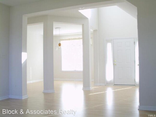 Building Photo - 3 br, 2.5 bath House - 3121 Gross Avenue