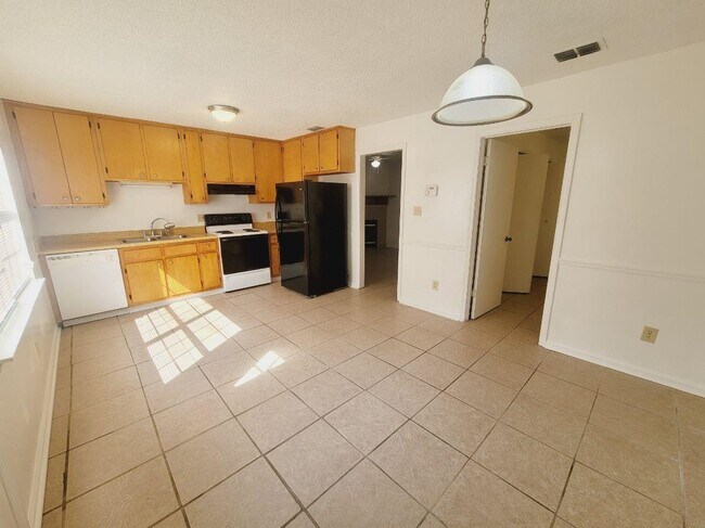 Building Photo - 5800 Japonica Ct