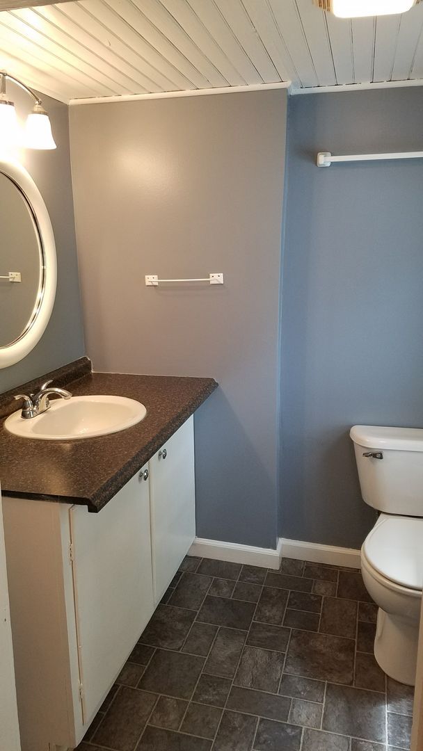 Building Photo - Apartment Available in Village of Liverpool