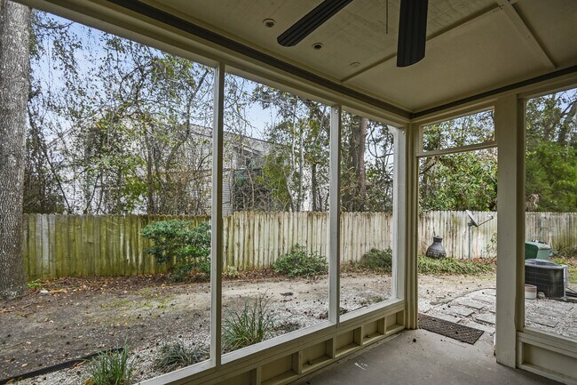 Foto del edificio - 1878 Montclair Dr