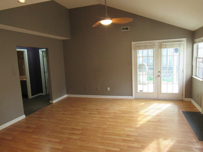 Building Photo - 1649 Chenoweth Cir