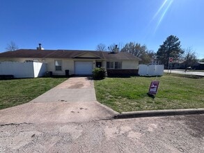 Building Photo - 1777 N Noelle Ave