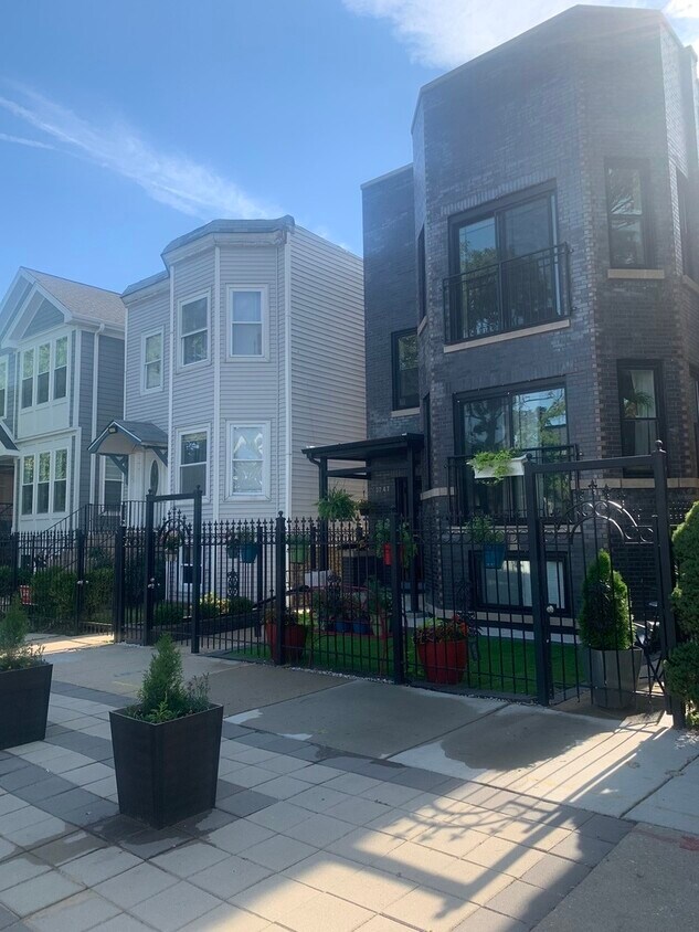 3747 N Albany Ave Unit 2, Chicago, IL 60618 Condo for Rent in Chicago