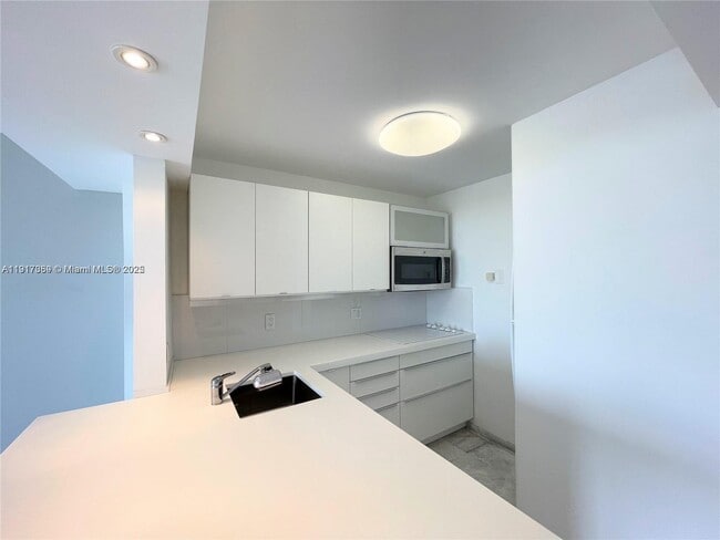 Foto del edificio - 2350 NE 135th St