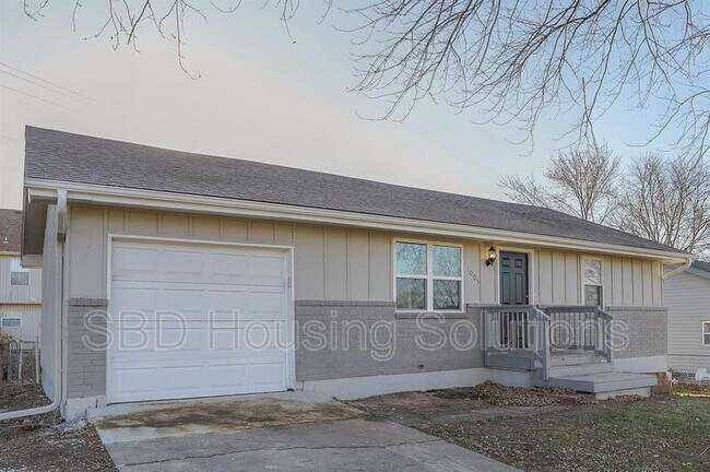 Building Photo - 1005 S Scott Ave