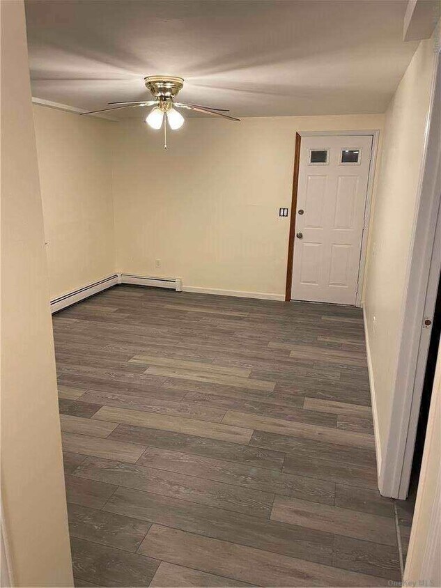 Foto principal - 670 Long Island Ave