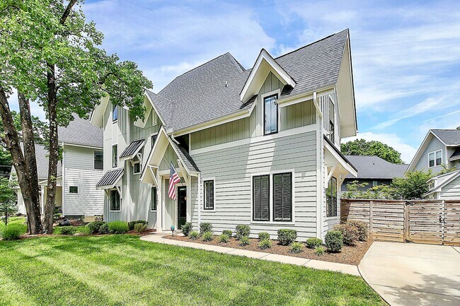 Building Photo - Stunning and newly constructed Midwood home!