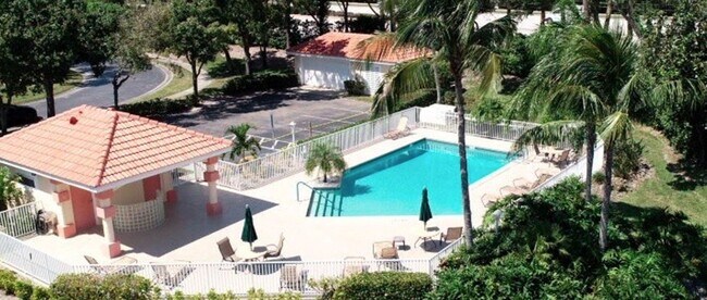 Building Photo - ** SEASONAL ** 2 BED/2 BATH LAKE VIEW CONDO AT PIPER'S GROVE NAPLES FLORIDA ** FIRST FLOOR UNIT **