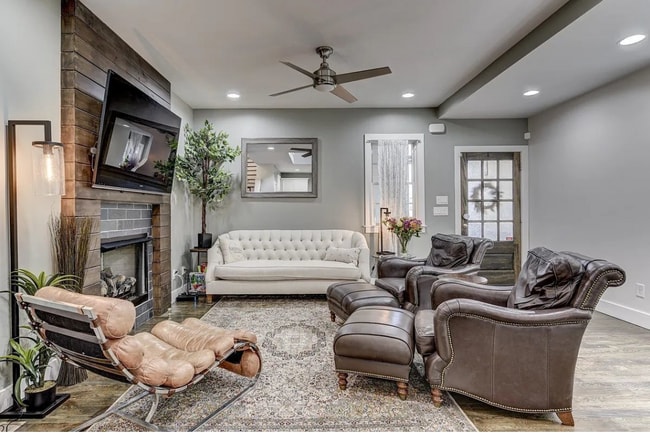 Building Photo - "Charming 3-Bed Home with fenced yard, and...