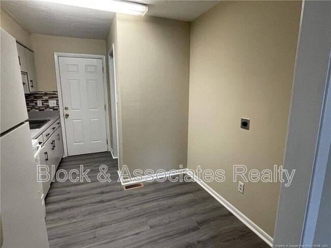 Building Photo - 4953 Fieldcrest Dr