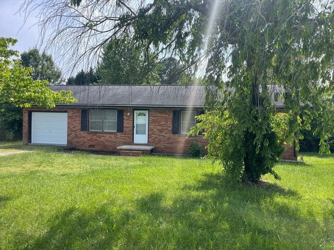 Building Photo - Country ranch 3 bedroom