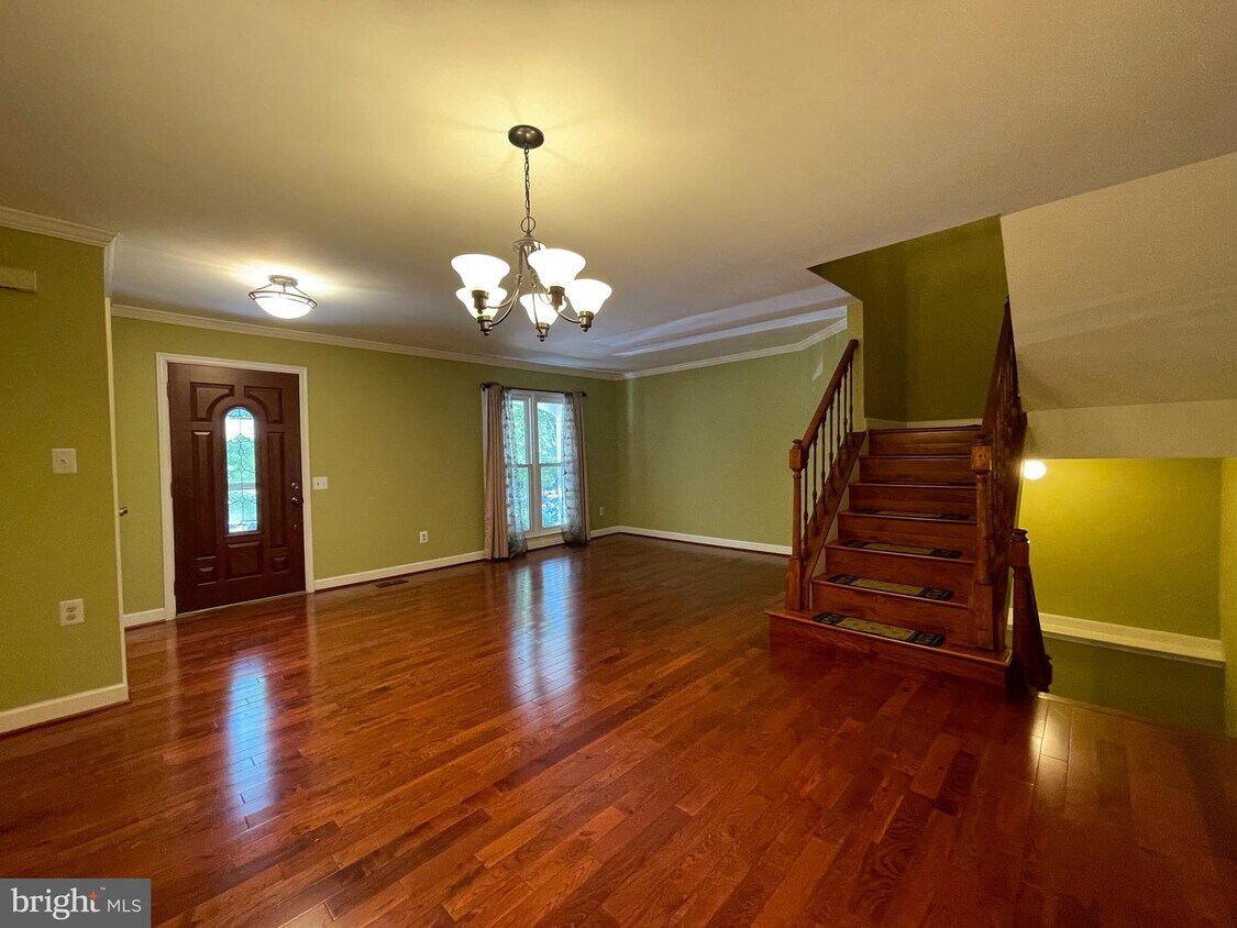 Primary Photo - 314 Crescendo Way