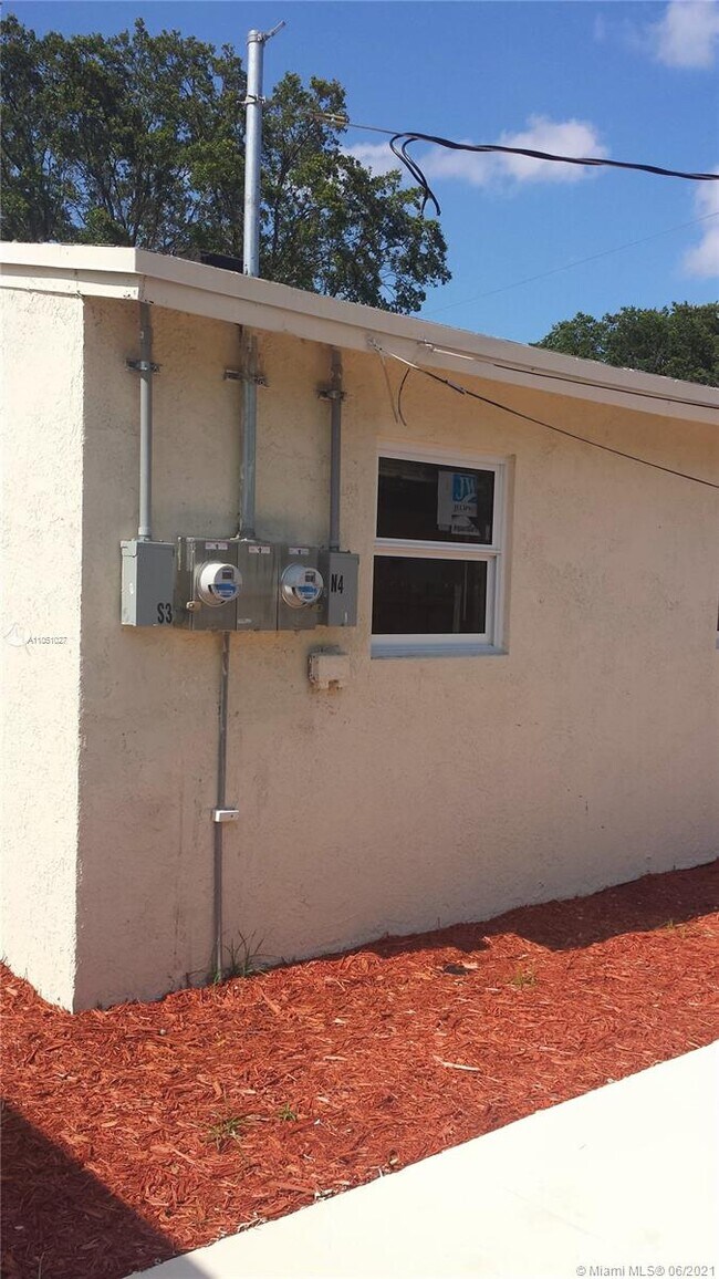 Building Photo - 34 SW 6th Ave