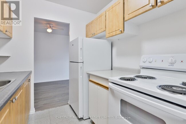 Building Photo - 900 Glen St