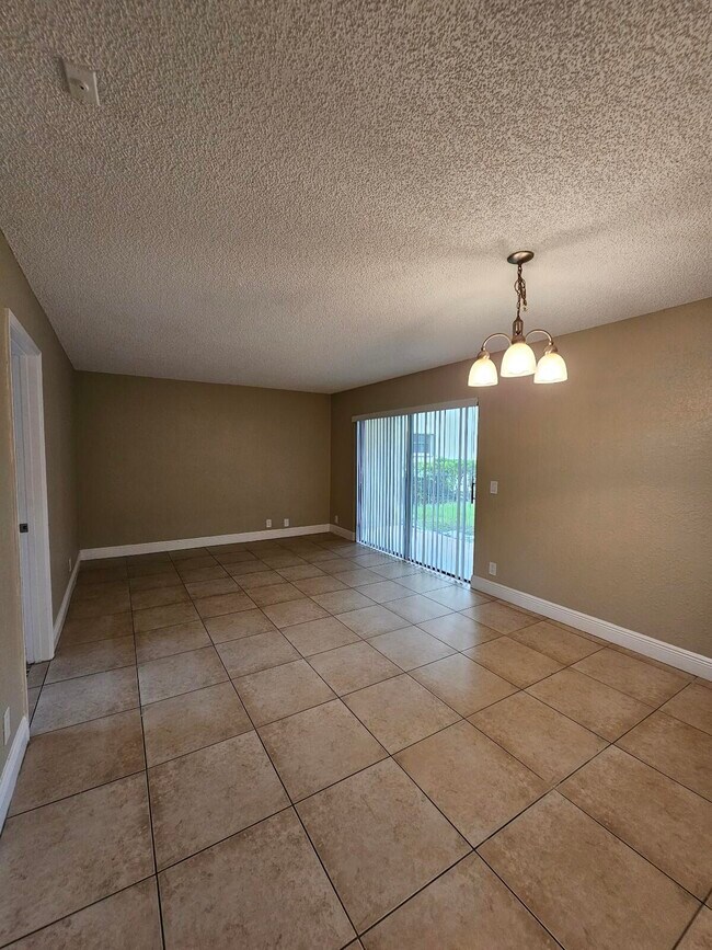Building Photo - 1500 Lake Crystal Dr