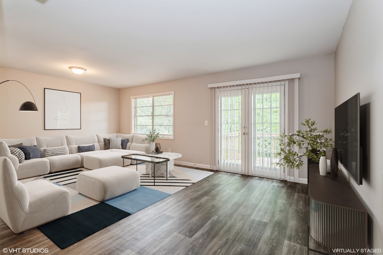 Living Room Classic Townhome - 2400 Campbellton Rd SW