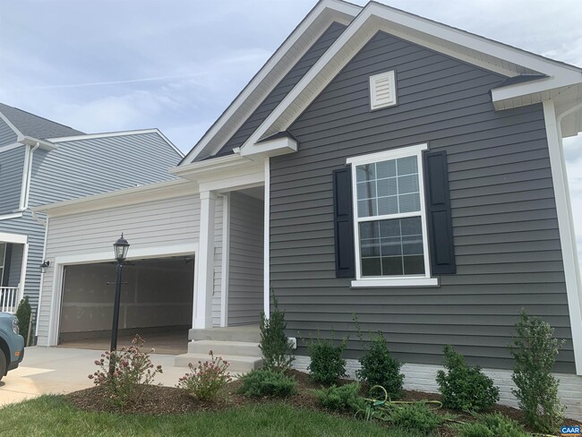 Foto del edificio - 758 Round Hill Rd