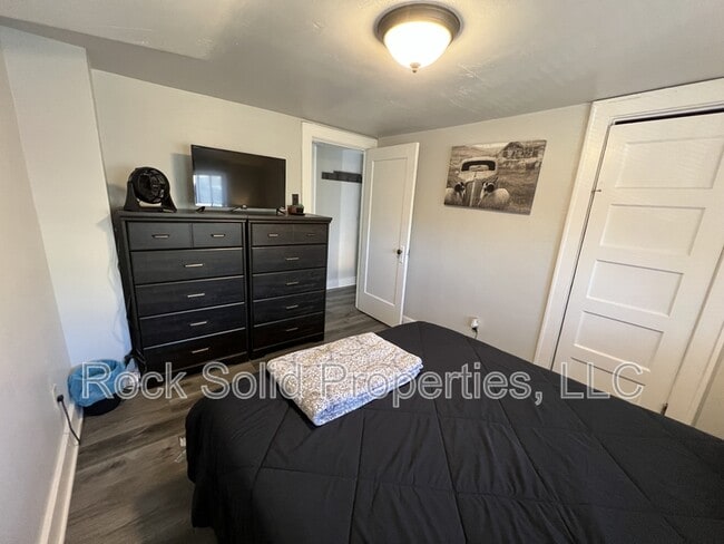 Building Photo - 1610 Pebrican Ave