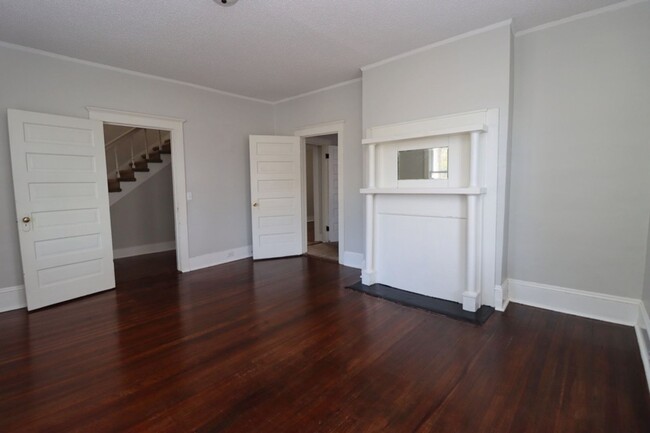 Building Photo - 4910 Colonial Dr