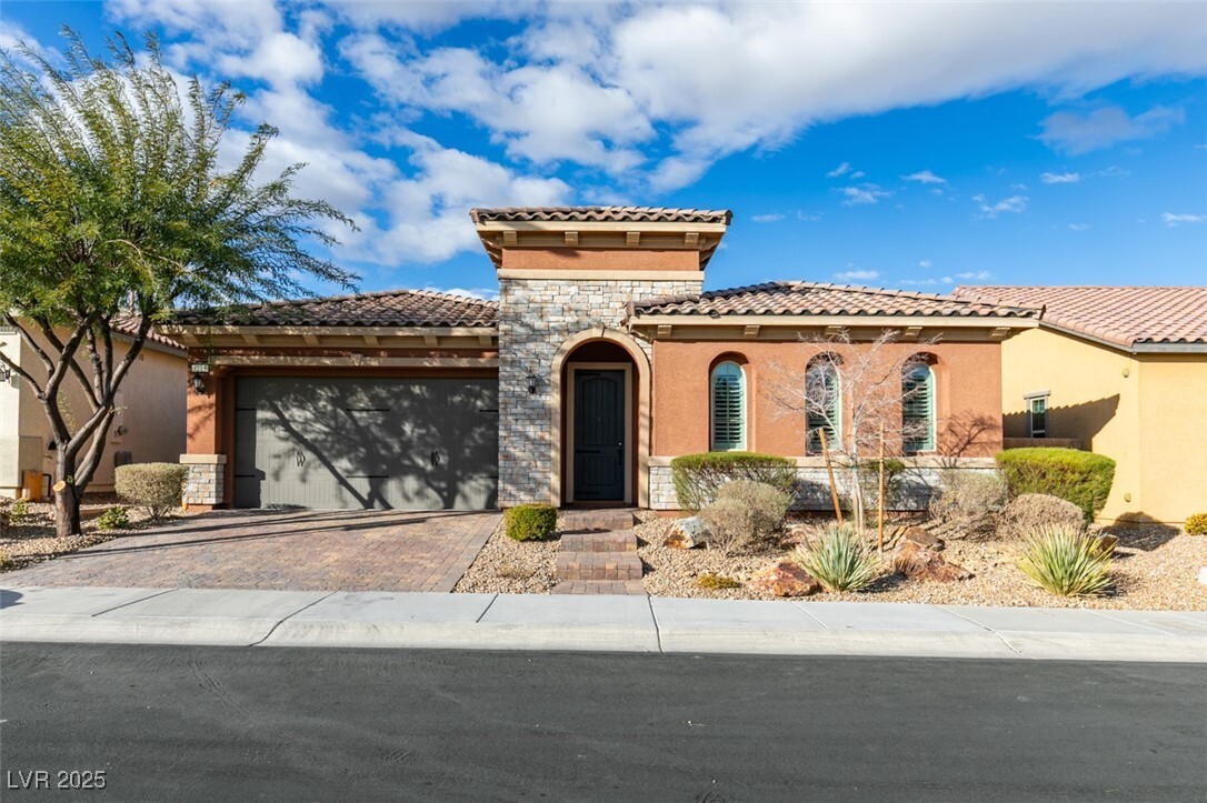 Foto principal - 8119 Canyon Grassland St