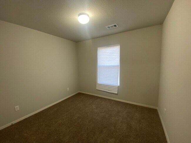 Foto del edificio - SUPER CLEAN 3bedroom/2bathroom home in Brookland