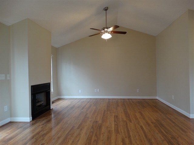 Building Photo - 132 Charleston Ridge Drive