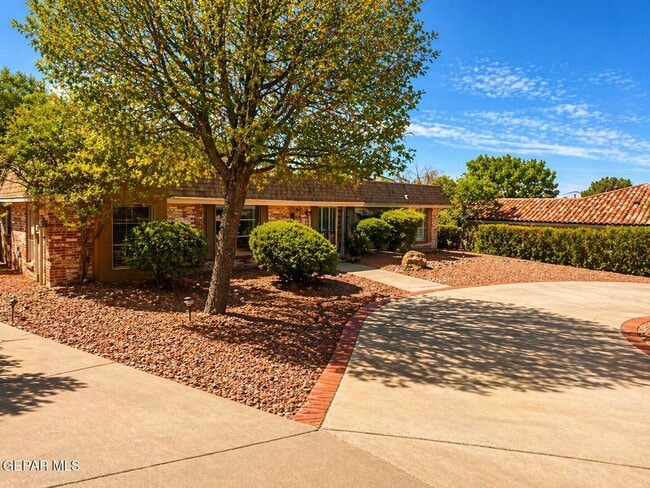 Building Photo - 6028 Torrey Pines Dr