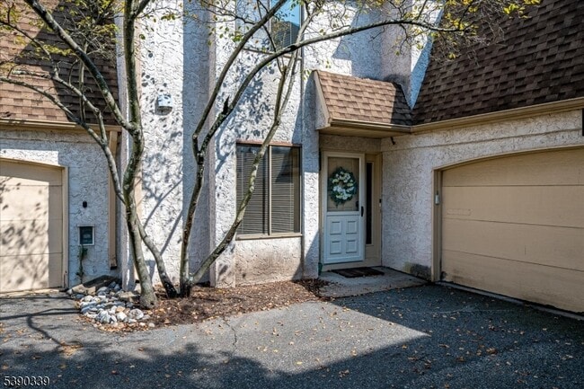 Building Photo - 130 Park Gate Dr