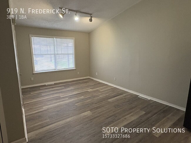 Foto del edificio - 919 N Frederick St