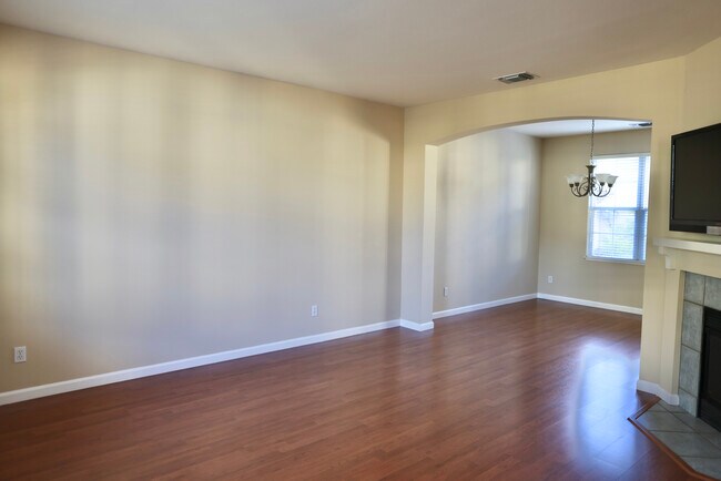 Building Photo - 84 Matisse Ct