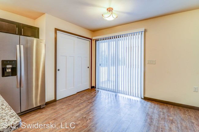 Building Photo - 1410-1420-1580 Westwood Dr