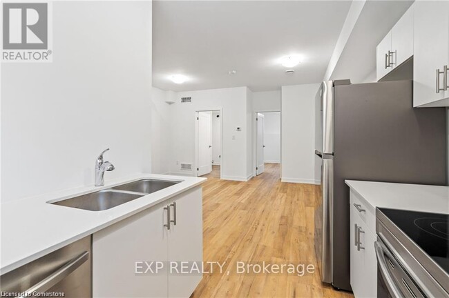 Photo du bâtiment - 781-781 Clare Ave