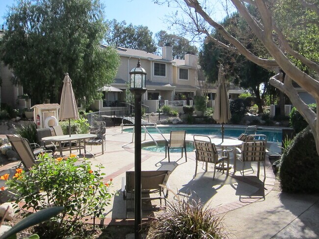 Building Photo - 7038 De Celis Pl