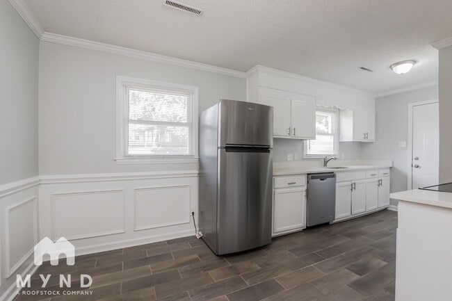Building Photo - 706 Noles Dr