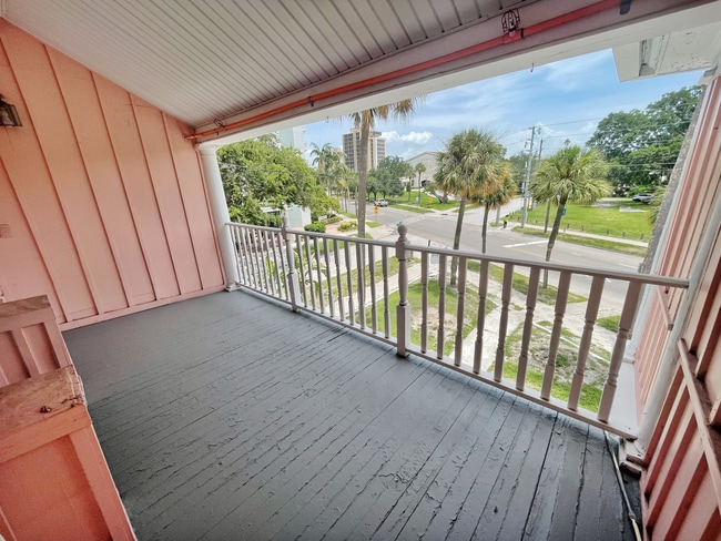 Balcón privado - The Vinoy Courtyard Apartments