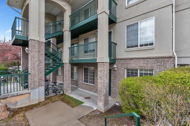 Building Photo - 419 N 500 E