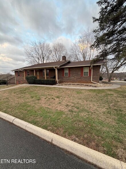 Building Photo - 1501 Woodbury Ct