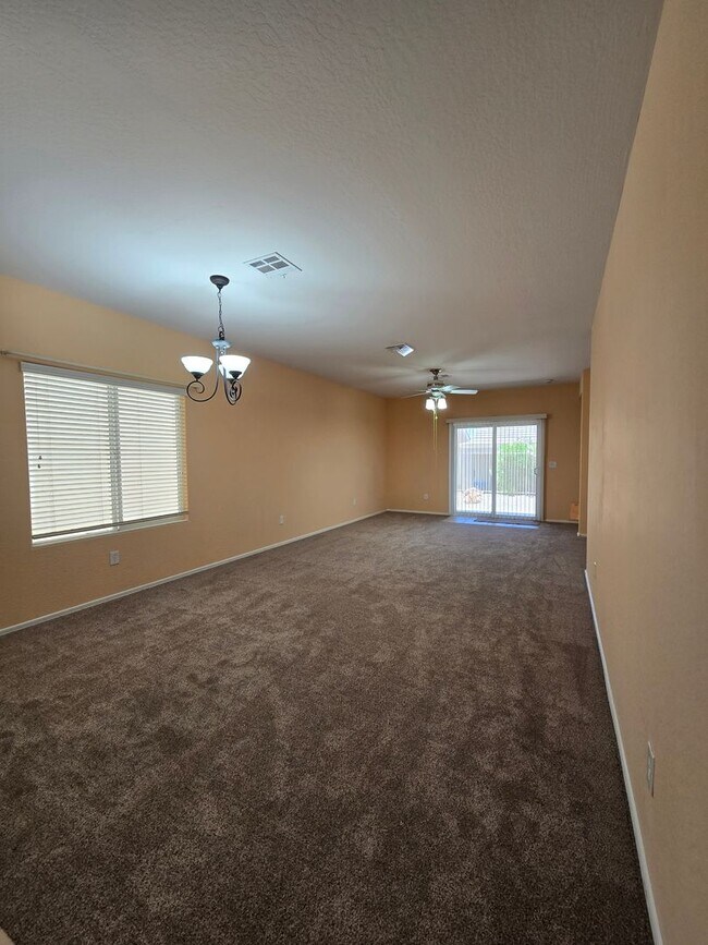 Building Photo - 3 BED / 2 BATH SINGLE STORY HOME IN SUN CI...