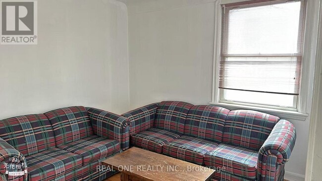 Building Photo - 92 Binkley Crescent