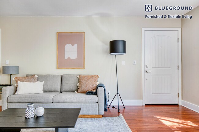 Foto del edificio - 12530 Braddock Dr
