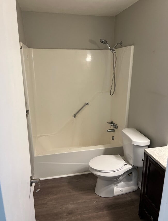 Building Photo - 800 NE Ball Dr